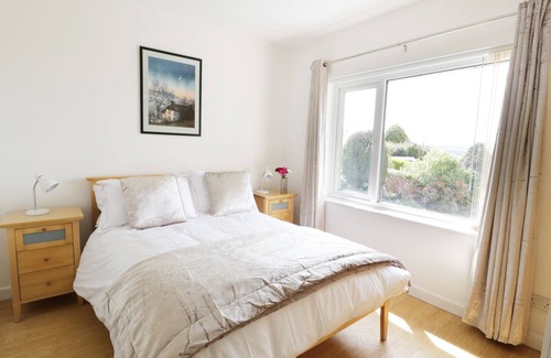Llanfair House | MERRYDOWN, family friendly, with open fire in Llanfair
