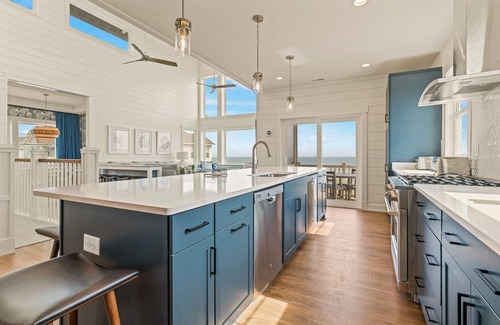 Hatteras House | MerSea OF 10 BR + Pets Stay Free!