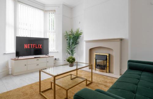 Bootle Apartment | Mersey View 4 Bedroom by Liverpoollux Next To Everton Stadium