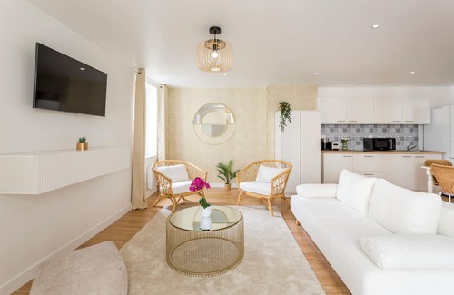 8th Arrondissement Apartment | Merveil - Family Suite - Champs Elysees - Roosevelt