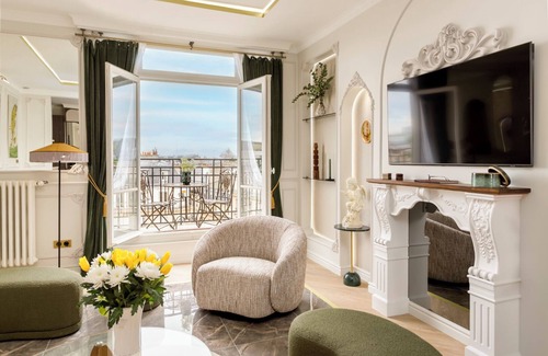 Faubourg-du-Roule Apartment | Merveil Signature Suite Hoche - Eiffel Tower view