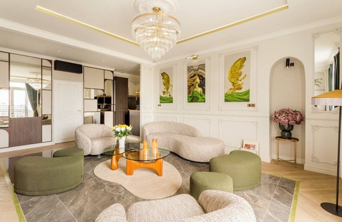 Faubourg-du-Roule Apartment | Merveil Signature Suite Hoche - Eiffel Tower view
