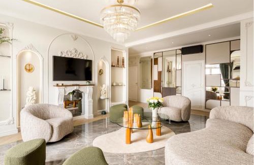 Faubourg-du-Roule Apartment | Merveil Signature Suite Hoche - Eiffel Tower view