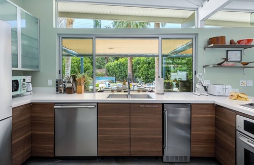 The Mesa House | Mesa Mid-Century – Chic Poolside Escape