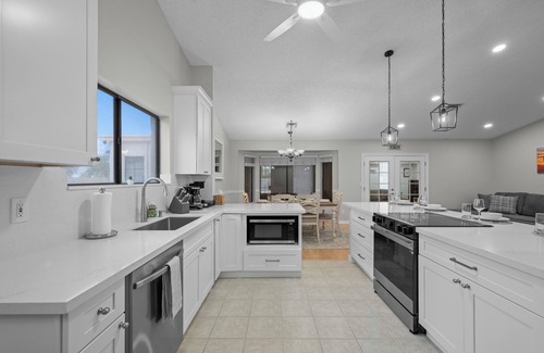 East Mesa House | Mesa Oasis 6BR Pool & Pickleball Sleeps 20