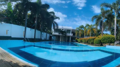 Andiambalama Hotel | Meshendra Garden Hotel by Fairway Hotels