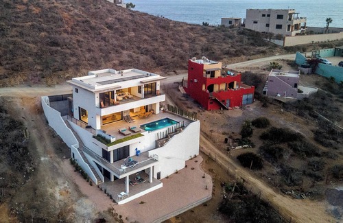 Cerritos House | Mesmerizing Views of Ocean and Mountains 2 minute walk to the beach!