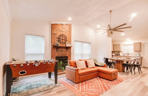 Mesquite House | MesquiteRetreat15min StateFairTXFoosballBigYardBBQ