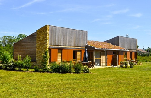 Sorges-et-Ligueux-en-Perigord Cottage | Métairie: 5* listed ecological villa with swimming pool in the heart of Périgord