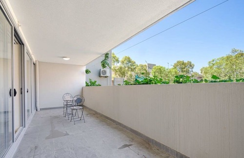 Burwood Apartment | MetaWise Burwood Westfield Cozy 2Bed Free Parking