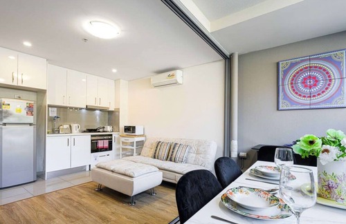 Burwood Apartment | MetaWise Burwood Westfield Cozy 2Bed Free Parking