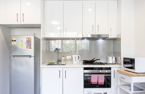 Burwood Apartment | MetaWise Burwood Westfield 2 Bed Free Parking WIFI