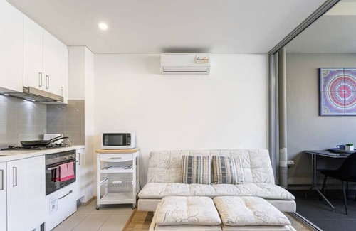 Burwood Apartment | MetaWise Burwood Westfield 2 Bed Free Parking WIFI