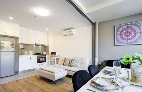 Burwood Apartment | MetaWise Burwood Westfield 2 Bed Free Parking WIFI