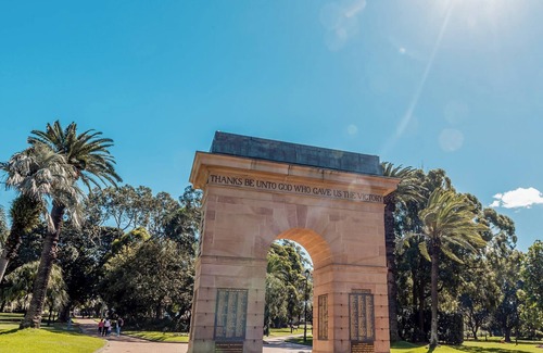 Burwood Apartment | MetaWise Burwood Westfield 2 Bed Free Parking WIFI