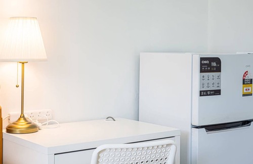 Parramatta Condo | Metawise Cozy & Modern Bedroom in Shared Living Space with Free Parking