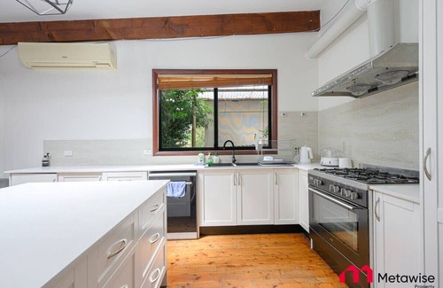Parramatta Condo | MetaWise Parramatta Cozy Room w Private Bathroom
