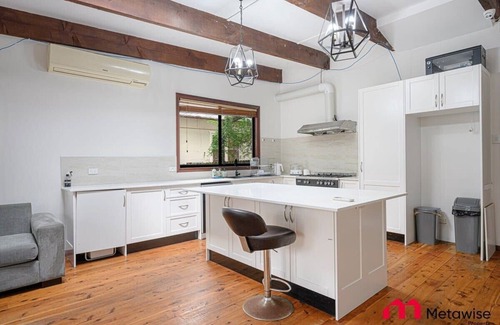 Parramatta Condo | MetaWise Parramatta Cozy Room w Private Bathroom