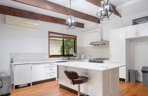 Parramatta Condo | MetaWise Parramatta Cozy Room w Private Bathroom