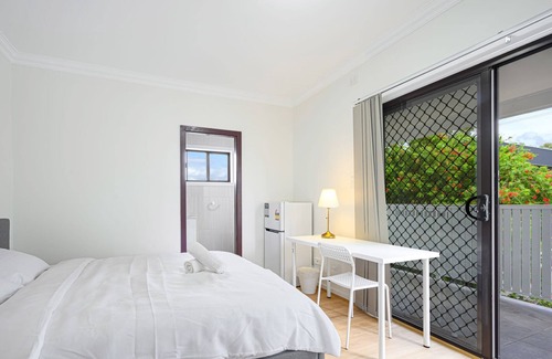 Parramatta Condo | MetaWise Parramatta Cozy Room w Private Bathroom