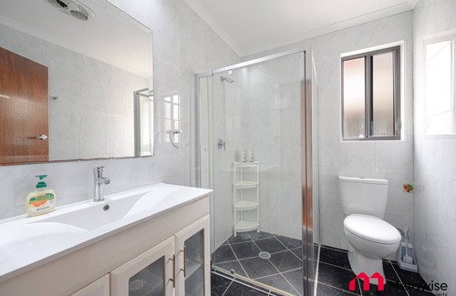 Parramatta Condo | MetaWise Parramatta Cozy Room w Private Bathroom