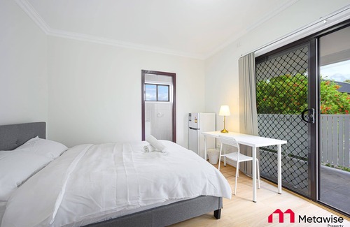 Parramatta Condo | MetaWise Parramatta Cozy Room w Private Bathroom