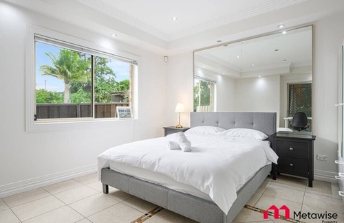Parramatta Condo | MetaWise Parramatta Cozy Room Share Bathroom WiFi