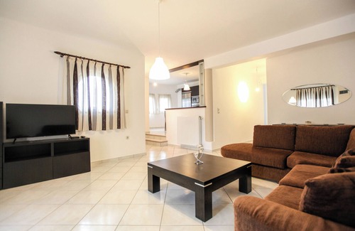 Kalambaka Villa | Meteora's Secret Garden House 2