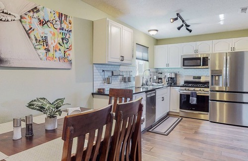 Downtown Albuquerque House | Metro Art House! Centrally located near Old Town!