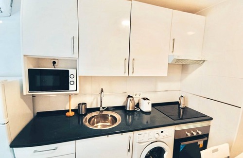 Ciudad Jardin Apartment | Metro Avenida de América 07