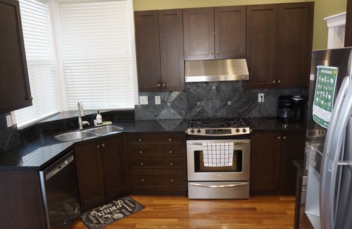 South Newton House | Metropolitan Dream Stay with Pool and Hot Tub
