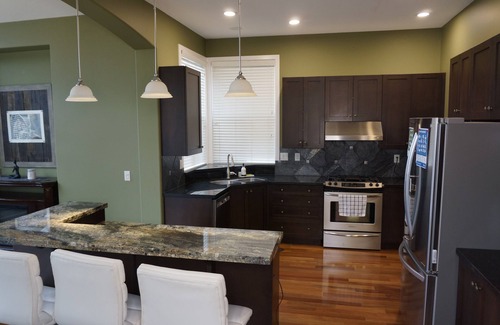 South Newton House | Metropolitan Dream Stay with Pool and Hot Tub