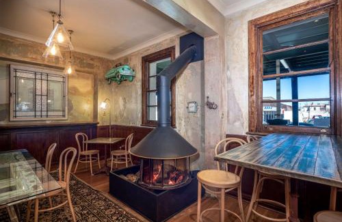 Orange Hotel | Metropolitan Hotel