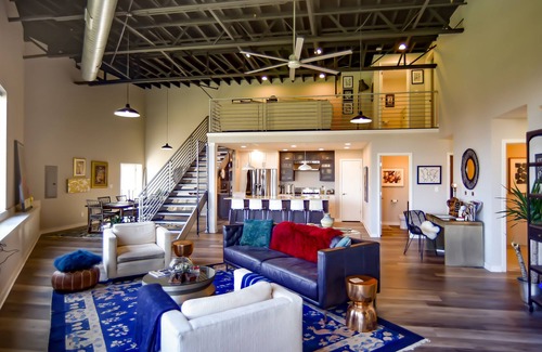 Westside North House | Metropolitan Luxury Loft with Skyline View