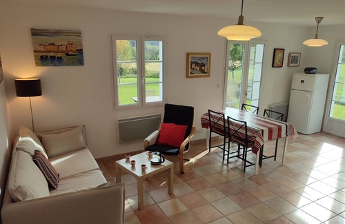 Saint-Pee-sur-Nivelle Apartment | Meublé de Tourisme 3, Lumineux Avec Terrasse, vue sur Montagne et Grand Jardin