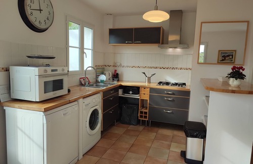 Saint-Pee-sur-Nivelle Apartment | Meublé de Tourisme 3, Lumineux Avec Terrasse, vue sur Montagne et Grand Jardin