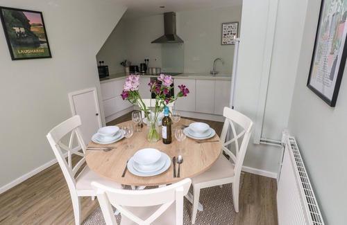 Laugharne Cottage | MEWS COTTAGE, pet friendly, with a garden in Laugharne