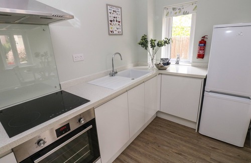 Laugharne Cottage | MEWS COTTAGE, pet friendly, with a garden in Laugharne