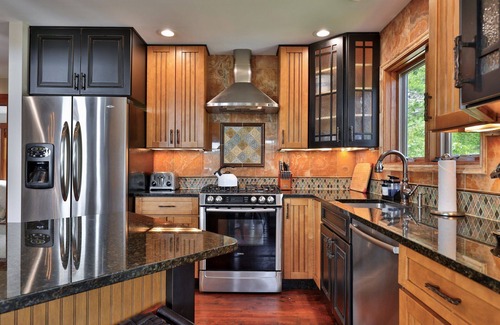 Central Vermont- Killington Condo | Meyer Chalet de Esqui at Topridge | Ski-In/Out 4BR Bear Mtn Retreat w/Pool & Fireplace