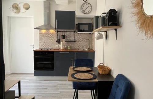 Saint-Quentin Apartment | Mezzanine Studio Hyper Centre