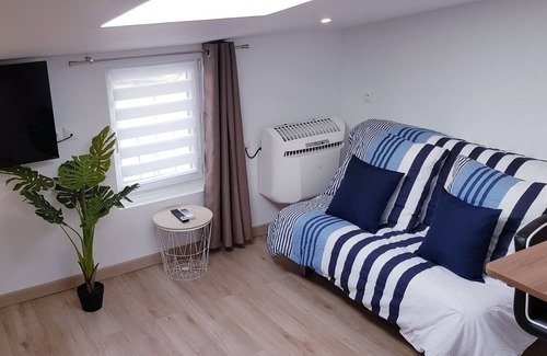 Saint-Florent Apartment | "Mezzo" Air-conditioned studio in the hyper-center of Niort