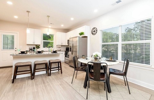 Mount Holly House | MH close to Charlotte airport, White Water Center