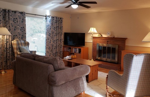 Hillsboro House | Mi Casa Entire suite 2 BED/1BA single level house. Nice garden view