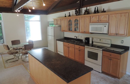 North Stamford House | Mi casa su casa! Enjoy peaceful living