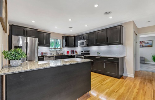 Imperial Point House | "MIA OASIS"! 4BR 2400Sqft in Ft Lauderdale