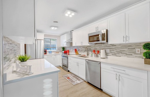 Imperial Point House | "MIA PARADISE"! 2400Sqft in Ft Lauderdale