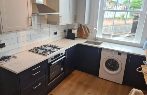 Newington House | Mia residence, Waterloo 4bed Room Apan