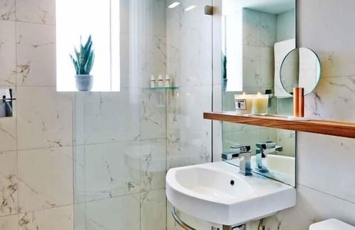 City Center Resort | Miami Beach Paradise Found! 4 Relaxing Units, Outdoor Pool, Pets Allowed!