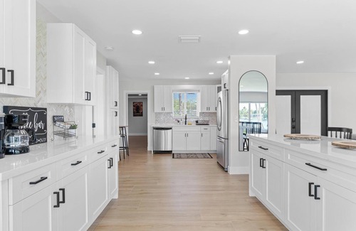 Ludlam House | Miami Blue Lake Beach House w/Theater & Mini Golf!