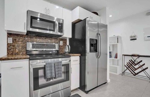 West Park Villa | Miami Central Stunning Villa with Heated Pool BBQ